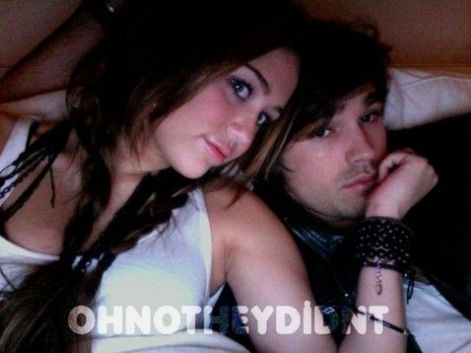 miley_es_justin_gaston.jpg miley_es_justin_gaston.jpg