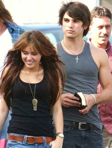 miley_es_justin_gaston2.jpg miley_es_justin_gaston2.jpg